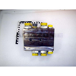 Verteilerblock Pendelrahmen SX links bis SX00000143 / metrische Anschlüsse Y8391042, Amazone