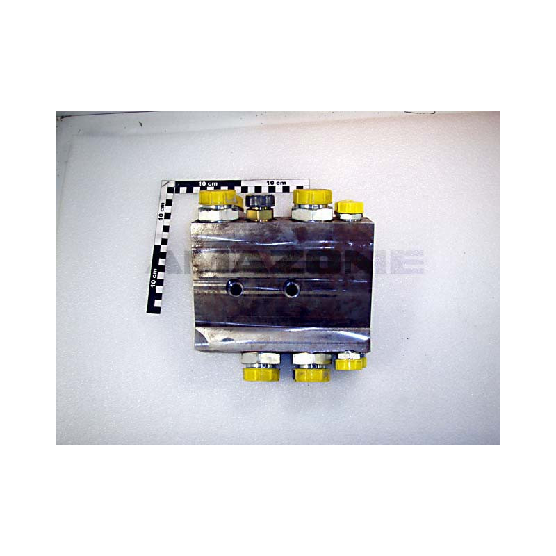 Verteilerblock Pendelrahmen SX links bis SX00000143 / metrische Anschlüsse Y8391042, Amazone